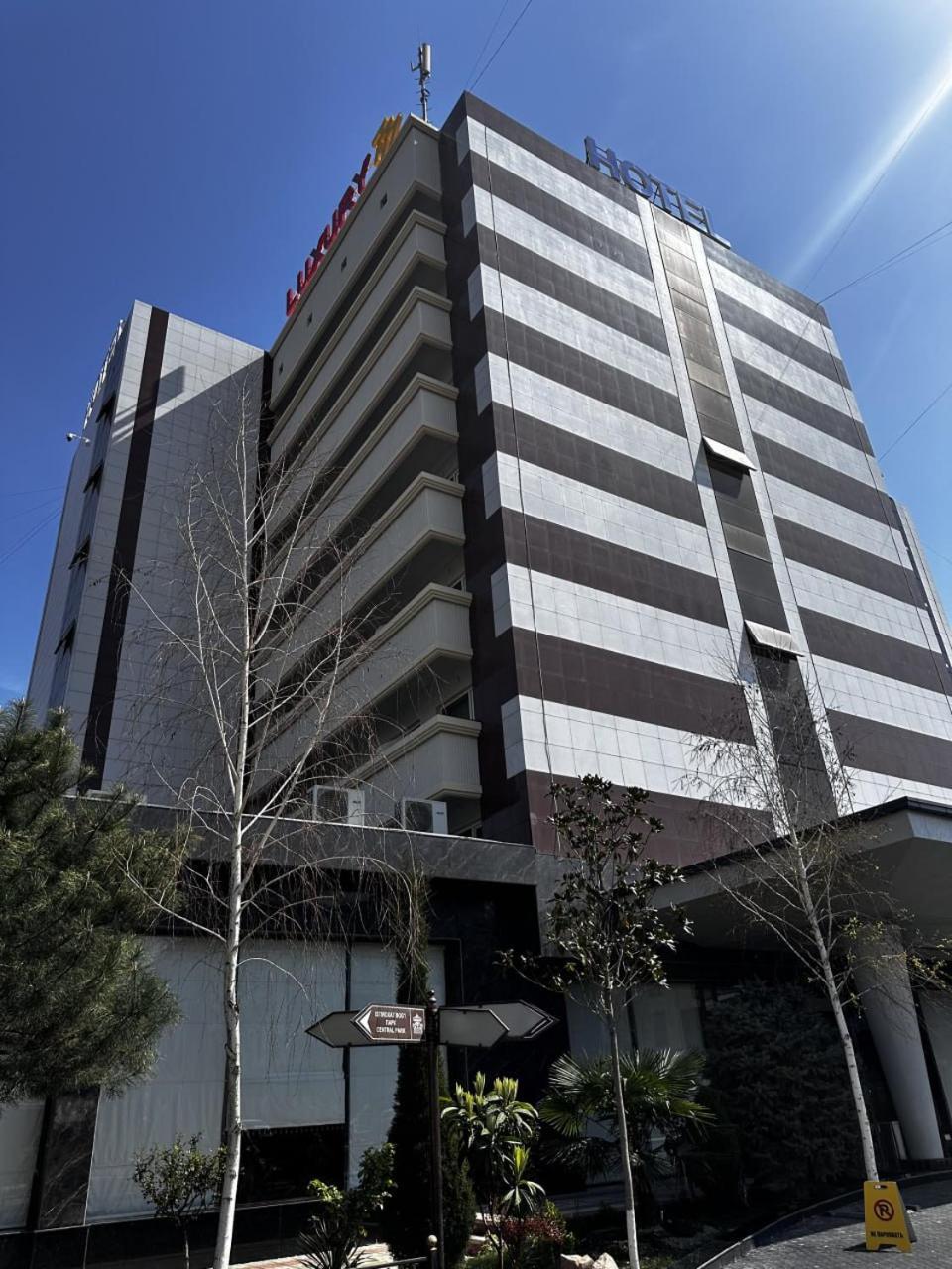 Ziyorat Luxury Hotel Ferghana Extérieur photo