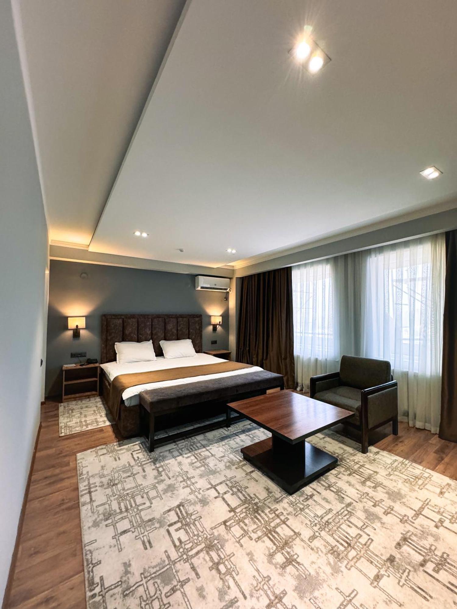 Ziyorat Luxury Hotel Ferghana Extérieur photo