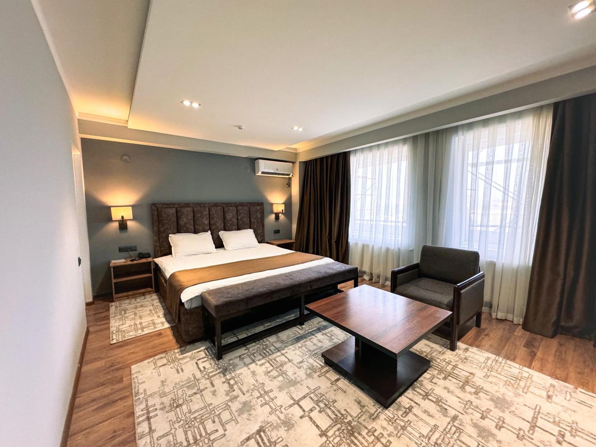 Ziyorat Luxury Hotel Ferghana Extérieur photo