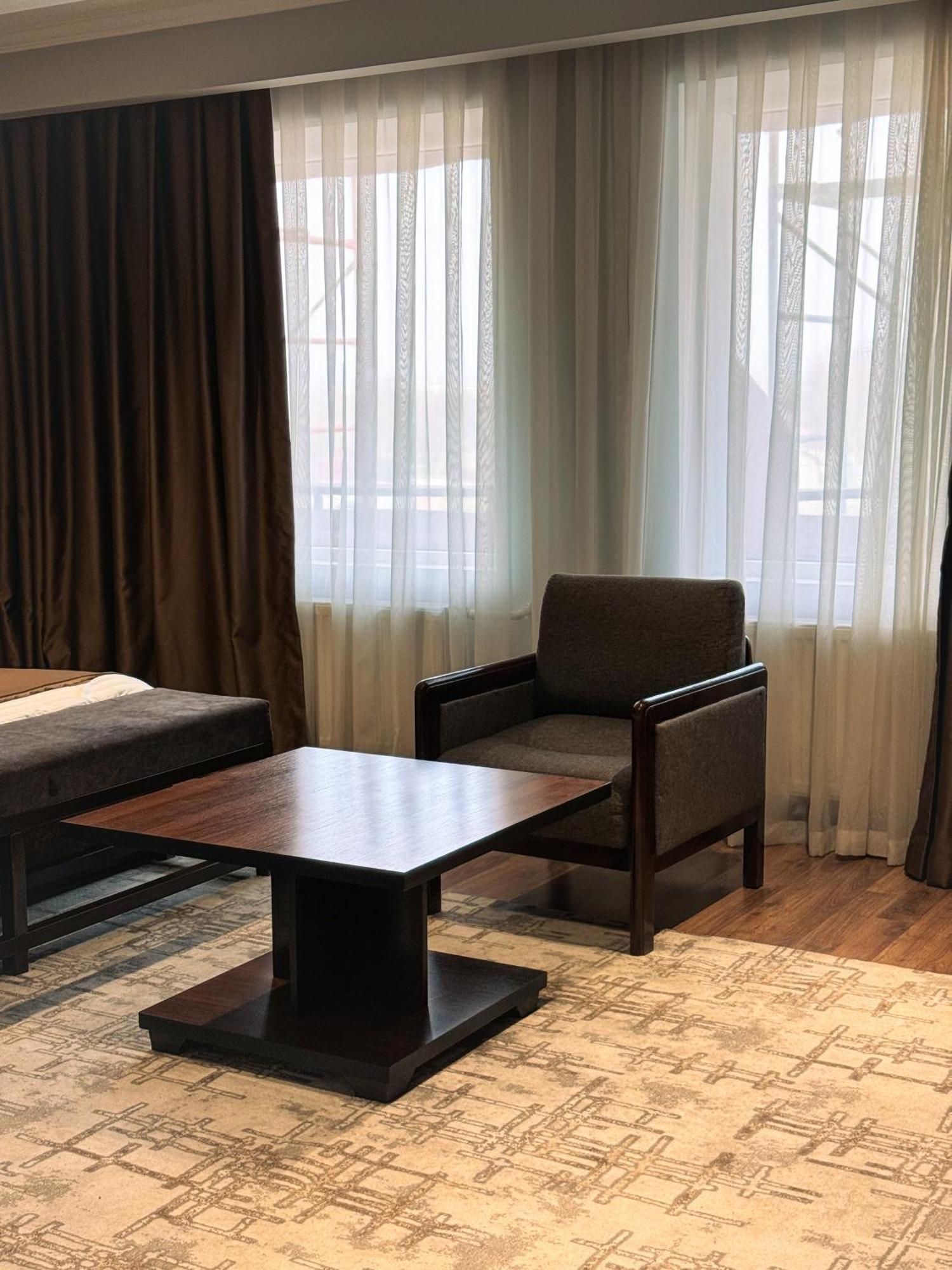 Ziyorat Luxury Hotel Ferghana Extérieur photo
