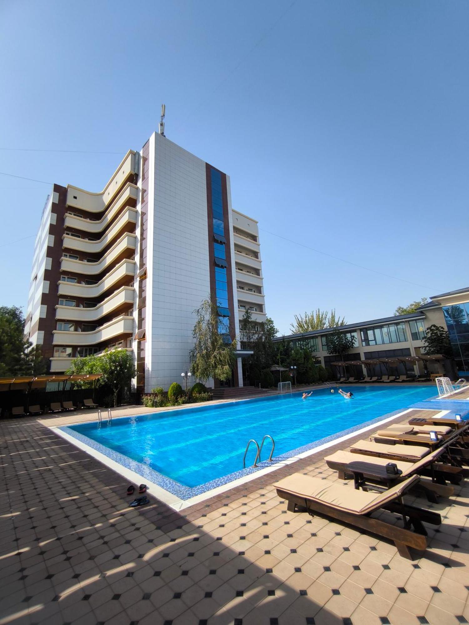 Ziyorat Luxury Hotel Ferghana Extérieur photo