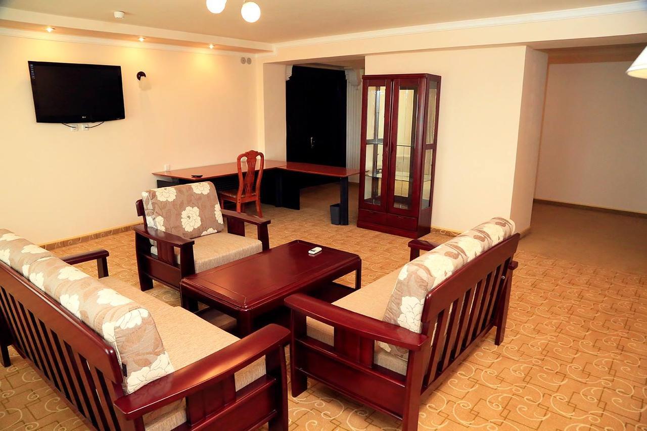 Ziyorat Luxury Hotel Ferghana Extérieur photo