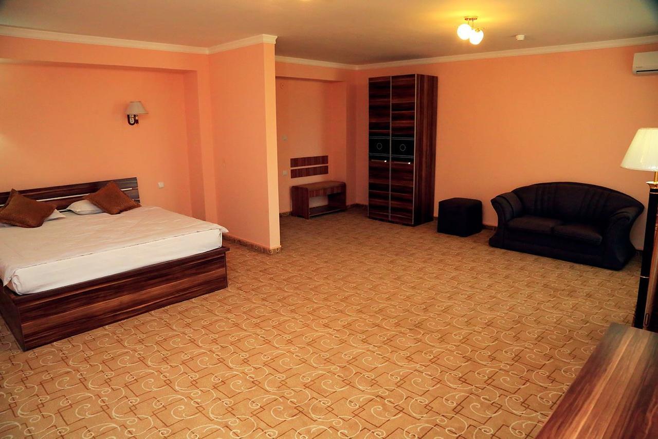 Ziyorat Luxury Hotel Ferghana Extérieur photo