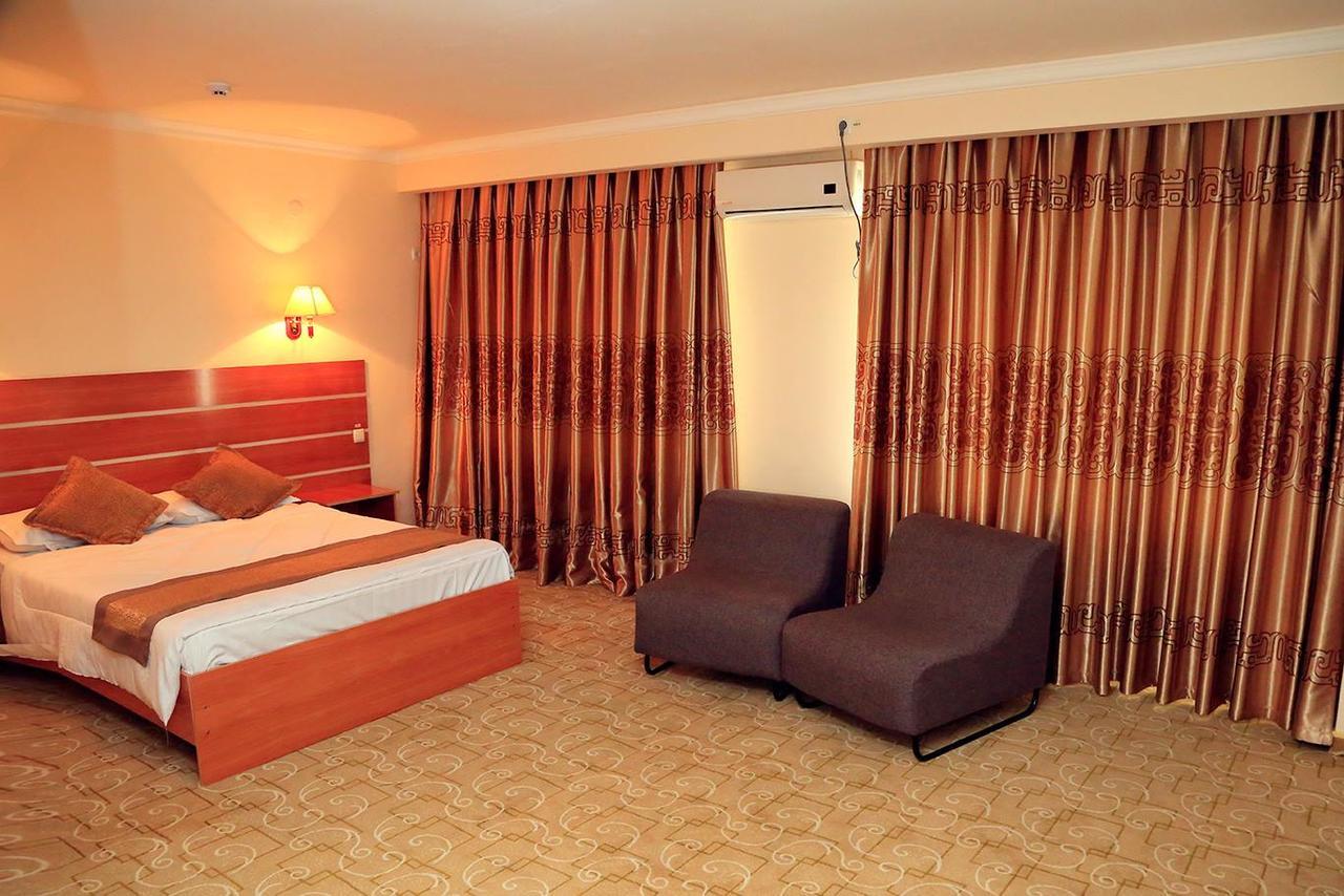 Ziyorat Luxury Hotel Ferghana Extérieur photo